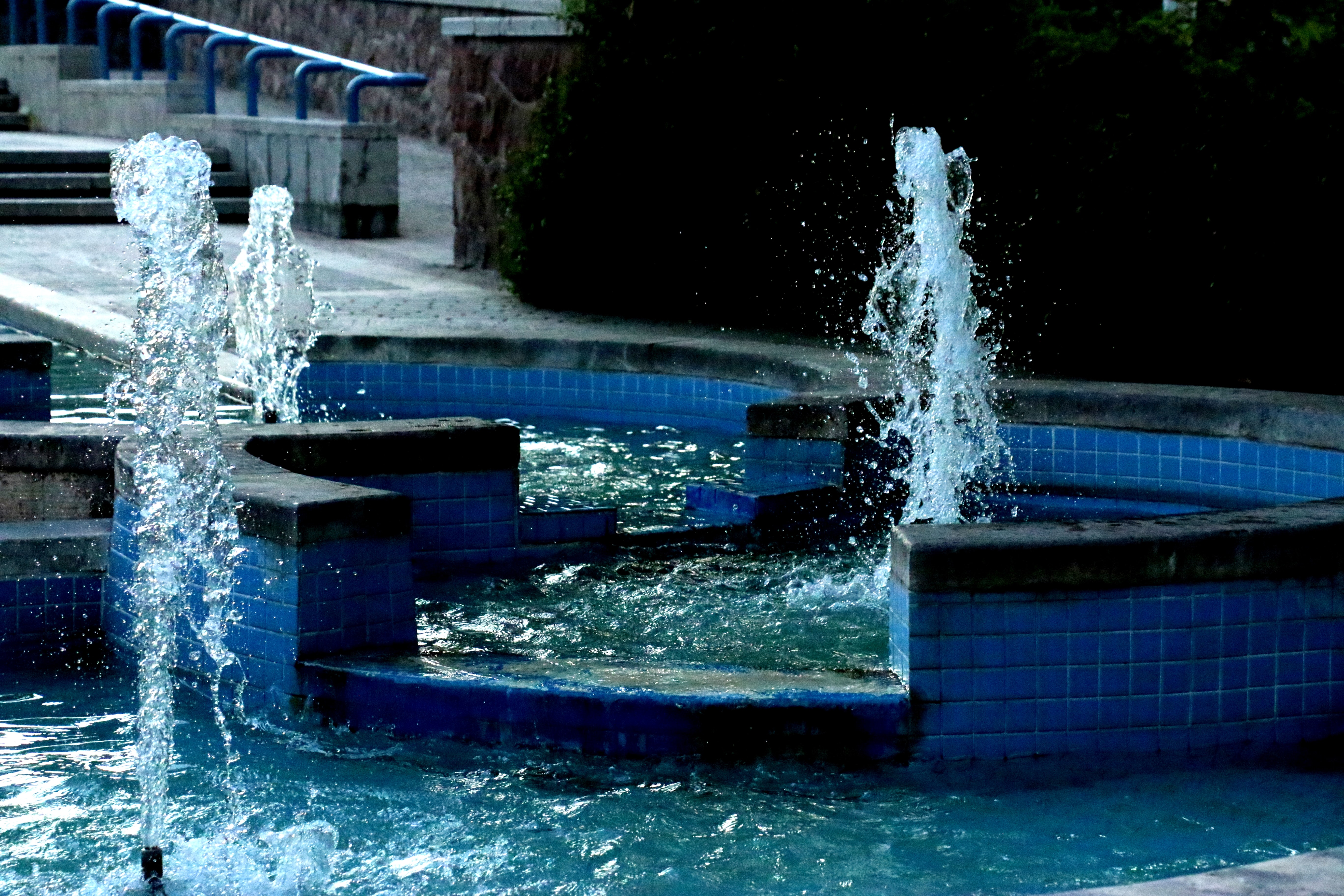Robotic pool vacuum